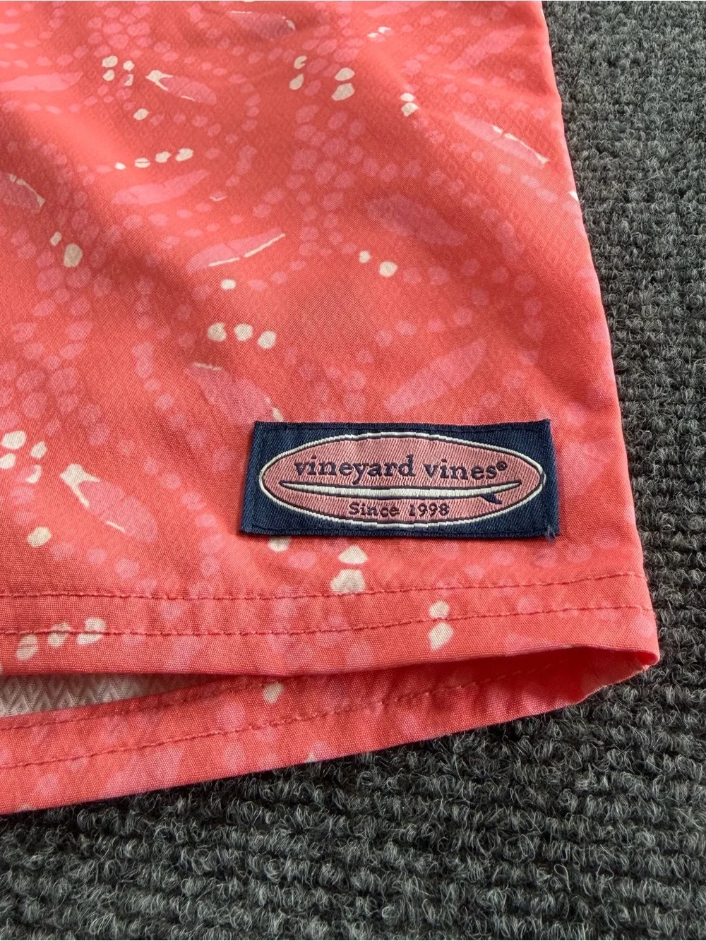 Vineyard Vines Whale Tail Block Print Board Shorts Size 33 Coastal Beach Summer
